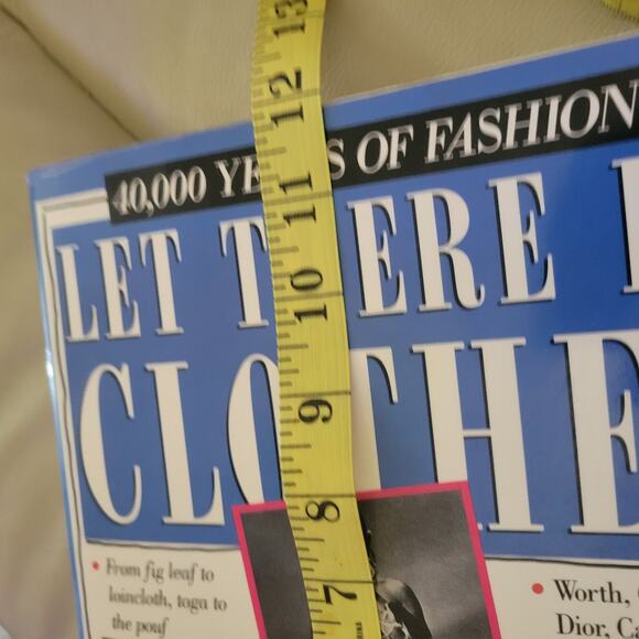 Book: Let there by clothes by Lynn Schnurnberger 40,000 yrs of Fashion Channel - Picture 4 of 10